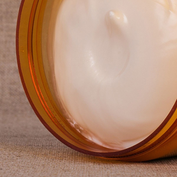 EO Laboratorie Organic Shea Butter Body Butter: Vitamins